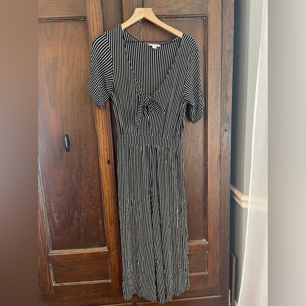 American Eagle Outfitters Black and White jumpsuit